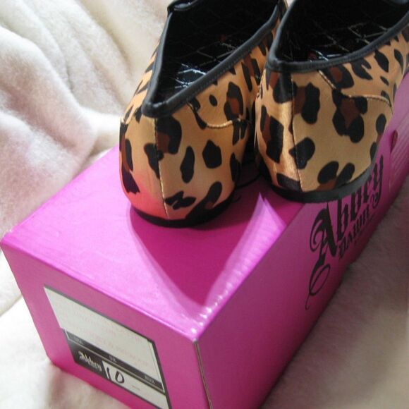 NIB Abbey Dawn Rebel Yell Flats - Picture 6 of 10